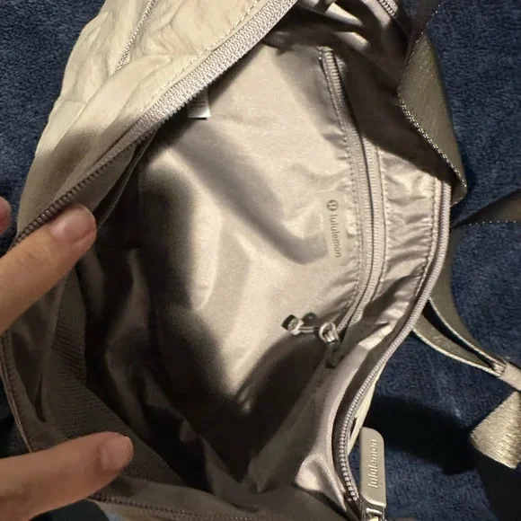 lululemon slouchy sling bag 6L in warm ash grey - Picture 10 of 15